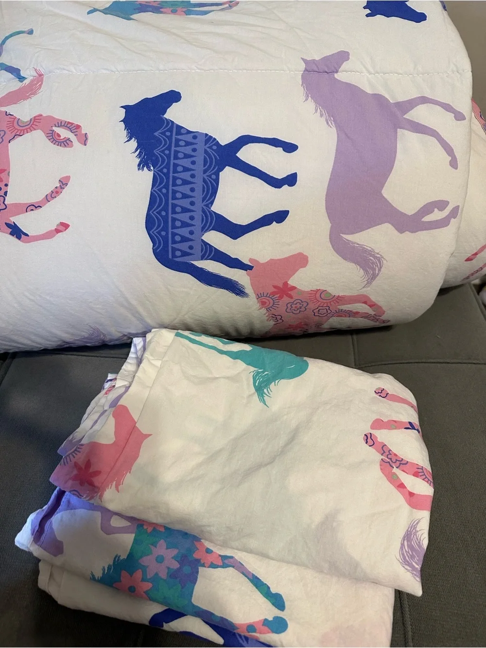 Comforter with horse print